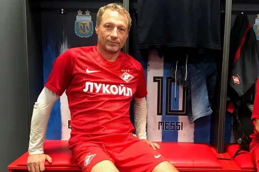 Хлестов высказал мнение, что «Спартаком» должны руководить Аленичев и Черчесов