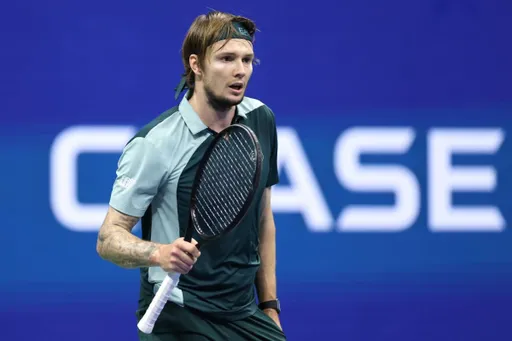 Бублик обыграл Хуркача в первом круге турнира категории ATP-500
