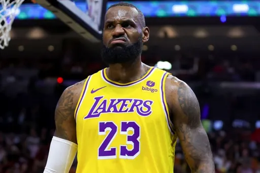 ESPN: Леброн Джеймс может подписать новый контракт с «Лейкерс» на три года