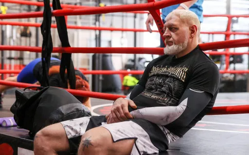 Александр Емельяненко поделился фотографией дочки с соревнований по волейболу