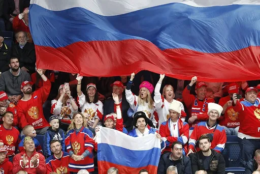 IIHF запретила болельщикам проносить флаги России и Беларуси на матчи ЧМ-2024