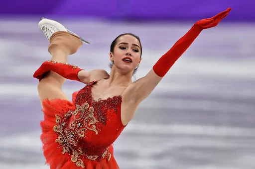 Алина Загитова сняла пикантные фото в купальнике