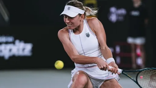 Александрова не смогла обыграть Свёнтек в турнире категории WTA-500