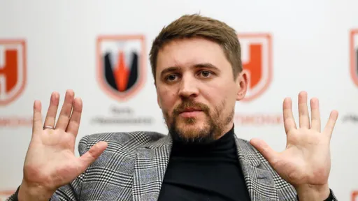 Маслов: Осинькина менять не надо, он единственный, кто соображает в «Крыльях»