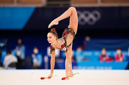 Арина Аверина снялась с возлюбленным фигуристом Алиевым на свадьбе сестры