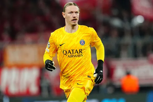 Сафонов стал лучшим игроком матча «Страсбург» — «ПСЖ» по оценке Whoscored