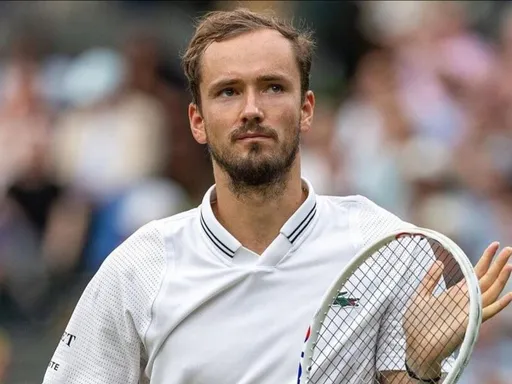 Медведев уверенно обыграл китайца Шана в первом круге ATP-500 в Дубае