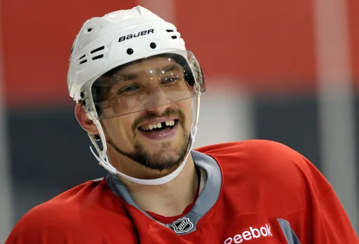 Американский журналист TSN заявил, что Овечкин умеет только забивать