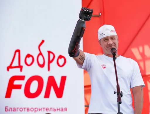 Роман Костомаров открыл Парижский полумарафон