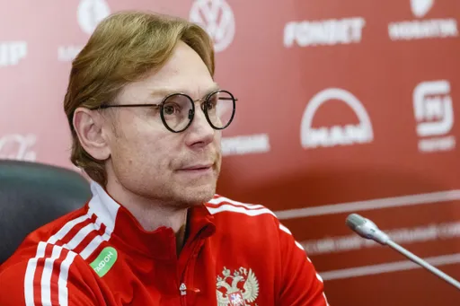 Карпин: на официальные матчи составы сборной России были бы другими
