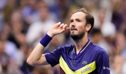 Даниил Медведев показал неприличный жест во время матча на US Open-2025