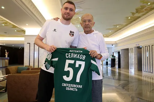 Вратарь Александр Селихов продолжит карьеру в «Урале»