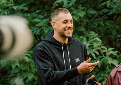 Cкрылся в мусорном баке от Егора Крида и победил: Артём Дзюба снялся в новом шоу «Прятки» на СТС