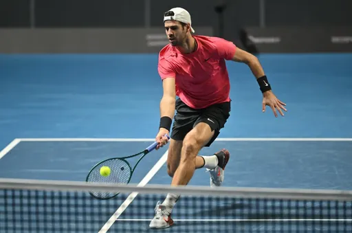 Хачанов в четырёх сетах проиграл Дардери и вылетел с Australian Open-2026