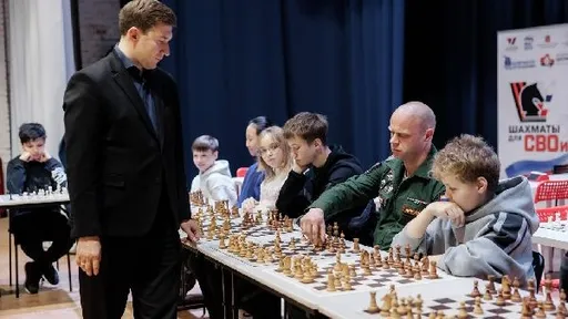 Гроссмейстер Сергей Карякин открыл шахматный клуб в Дубне