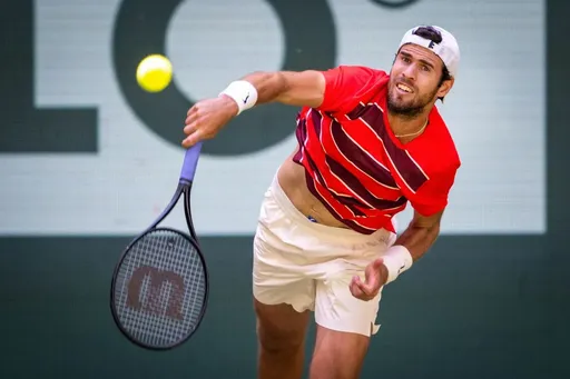 Хачанов победил Шевченко и вышел во второй круг турнира ATP-500 в Дубае