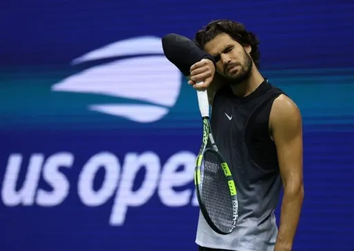 Алькарас не смог защитить титул чемпиона US Open, проиграв Шелтону в 1/4 финала