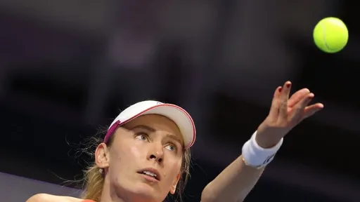Александрова победила Радукану в первом круге турнира категории WTA-1000