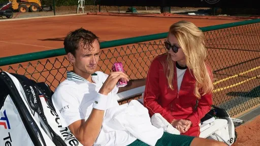 На какой праздник подарил жене титул US Open, кто крестный его дочери? Квиз о Данииле Медведеве