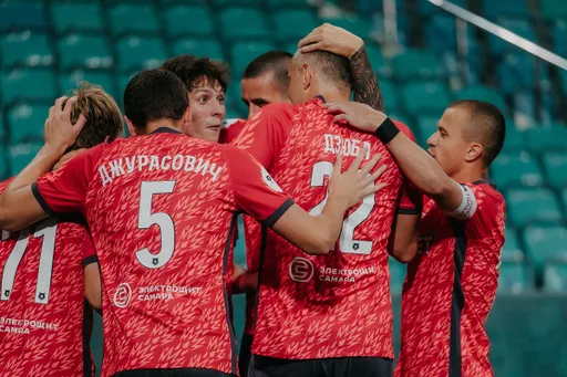 Гендиректор «Акрона» Клюшев обвинил Red Wings в позднем прилете в Петербург