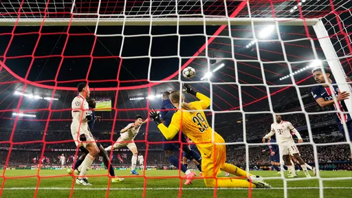 L'Equipe оценил игру Сафонова в матче с «Баварией» на три балла