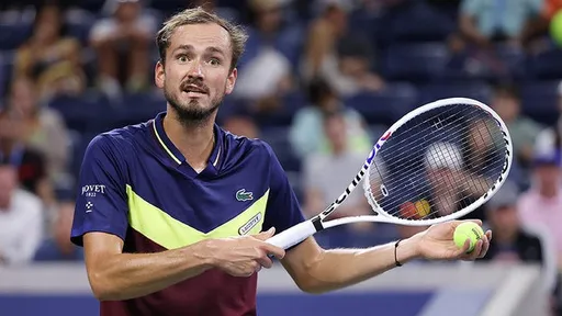 Медведев вызвал врача во время первого сета 1/8 финала US Open с де Минауром