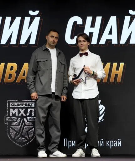 OLIMPBET вручил награду лучшему снайперу регулярного чемпионата Молодёжной Хоккейной Лиги