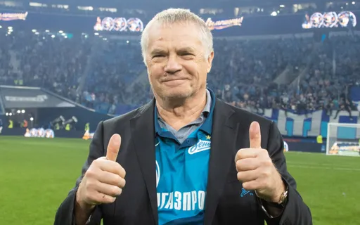 Работник «Лукойл Арены» помешал ритуалу Медведева перед матчем «Спартака» и «Зенита»