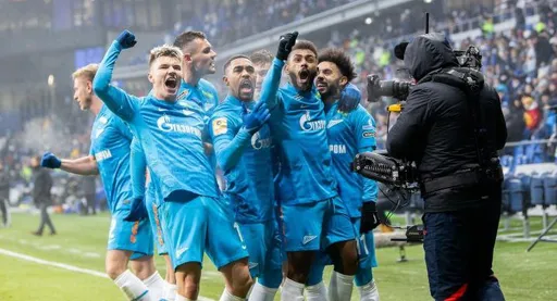 «Зенит» представил новую экипировку от испанского бренда Joma
