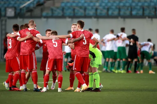 Футболисты сборной России U-17 возложили цветы к вечному огню в Минске