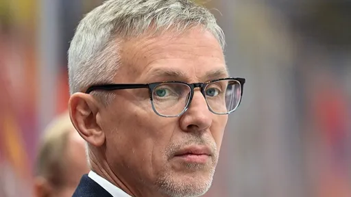 Ларионов высказался об итогах опросов о популярности футбола и хоккея в России