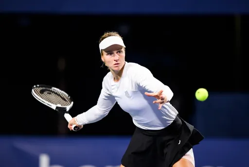 Самсонова проиграла Вондроушовой в первом круге турнира WTA-500 в Аделаиде