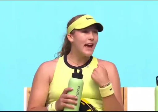 Мирра Андреева не сдержала эмоций в ходе игры с Бондарь на турнире WTA в Мадриде