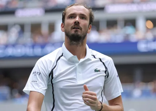 Даниил Медведев вышел в четвертьфинал турнира ATP-250 в Ханчжоу