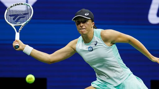 Свёнтек обыграла Жабер и пробилась в полуфинал Итогового турнира WTA