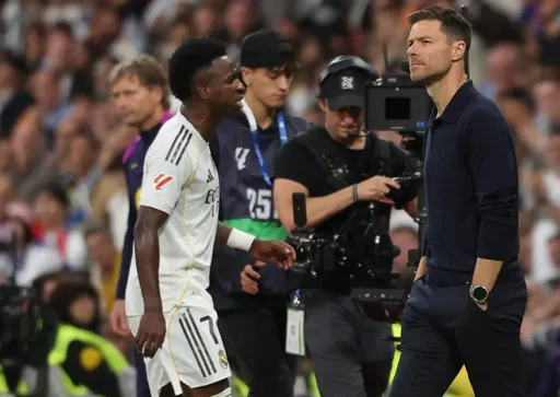 ESPN: после Эль-Класико с «Барселоной» отношения Винисиуса и Алонсо ухудшились