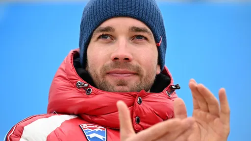 Собака укусила норвежского лыжника Иверсена во время пробежки с Клебо