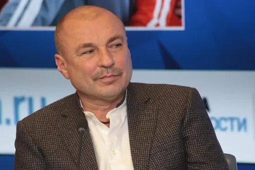 Жулин хочет сказать, что Валиева выступила бы лучше Лью на ОИ-2026