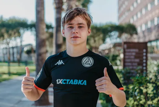Салтыков подписал контракт с «Локомотивом», но доиграет сезон в «Крыльях»