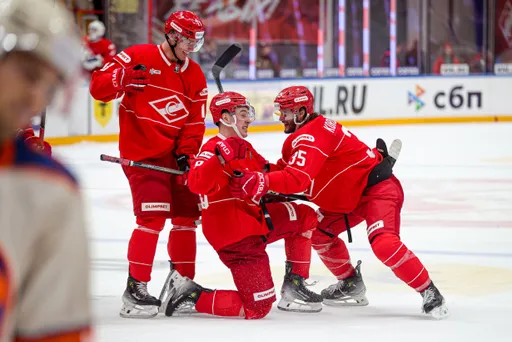 Пользователи не видят явного фаворита в OLIMPBET-дерби «Спартак» — ЦСКА в регулярке КХЛ