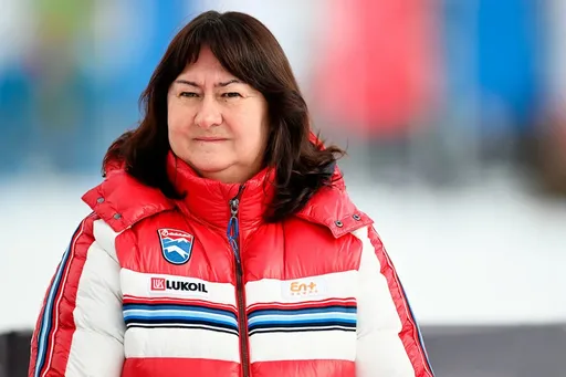 Вяльбе назвала спортсменами года Непряеву и Большунова