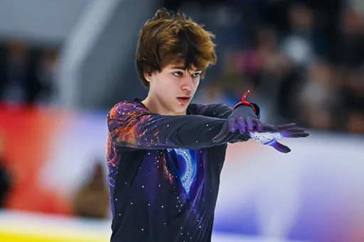 Владислав Дикиджи лидирует после короткой программы на Kinoshita Group Cup‑2026