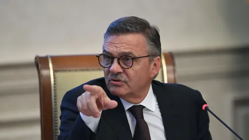 Экс-президент IIHF Фазель получил российское гражданство и стал владельцем крупного производителя яблок