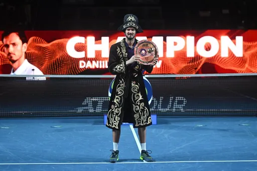 Медведев вошёл в топ-10 по количеству финалов ATP на харде
