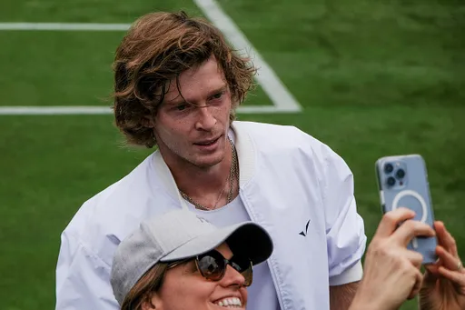 Рублёв победил Циципаса и вышел в полуфинал турнира категории ATP-500 в Дохе