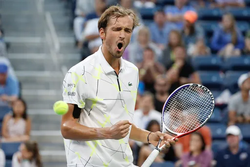 Медведев матом выругался в адрес болельщика во время матча на Australian Open