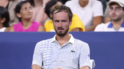 Медведева оштрафуют на 42,5 тысячи долларов за поведение на US Open