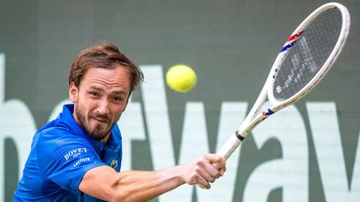 Медведев утратит позицию в топ-10 рейтинга ATP по итогам Уимблдона-2025
