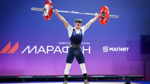 Более 230 тяжелоатлетов выступают на Кубке России в Люберцах