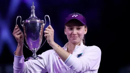 Рыбакина отказалась фотографироваться с главой WTA после победы на Итоговом турнире